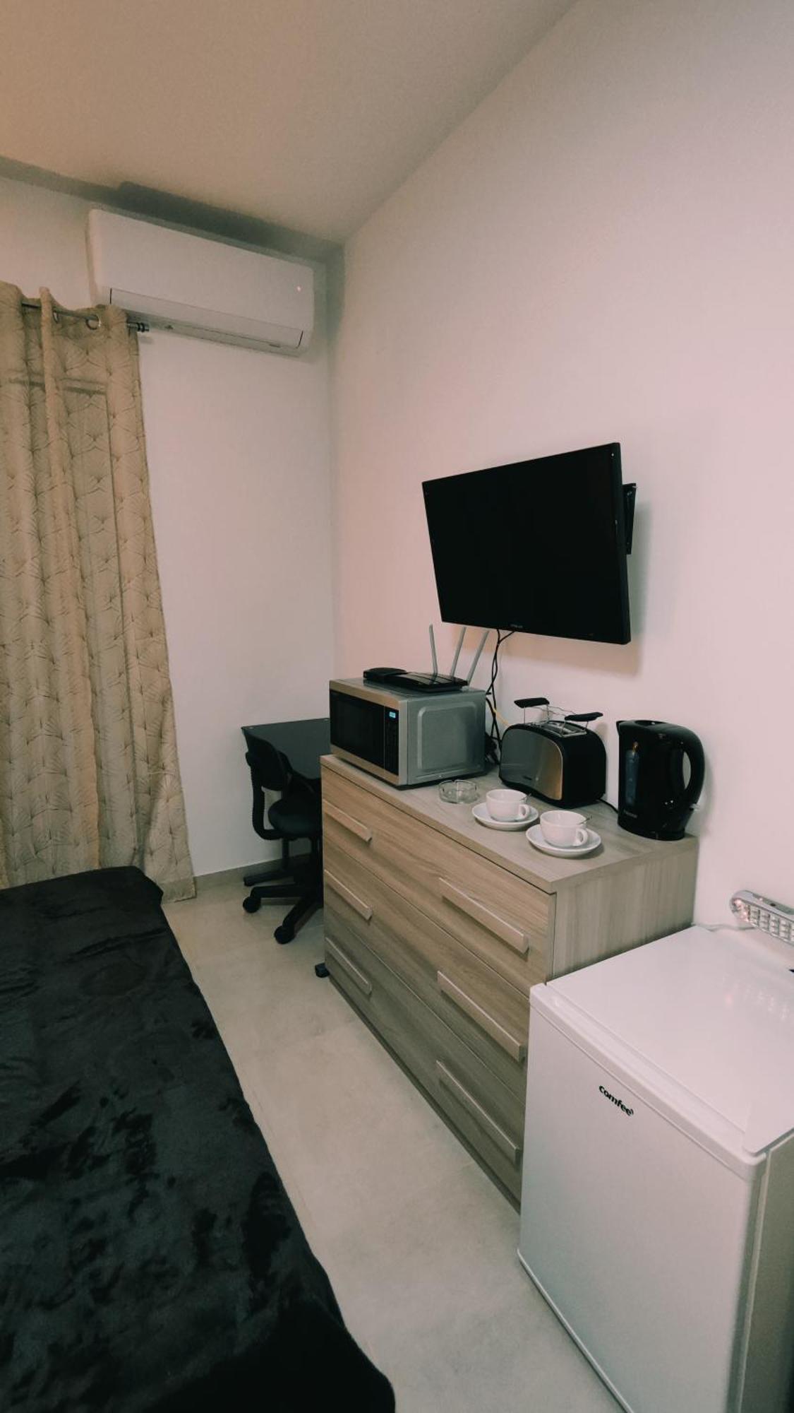 Fairwinds - Double Room With Ensuite - Luqa Airport - Self Check In & Out Available Exteriér fotografie